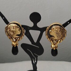 ❤️Vtg COREEN SIMPSON Cameo Black and Gold Goddess Pierced Earrings